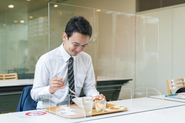 社員食堂でラーメン